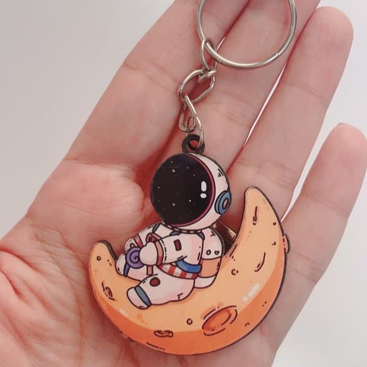 آویز فضانورد